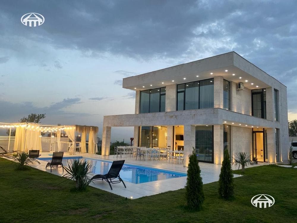 Mansion · 5 rooms · 380 m² · Yerevan