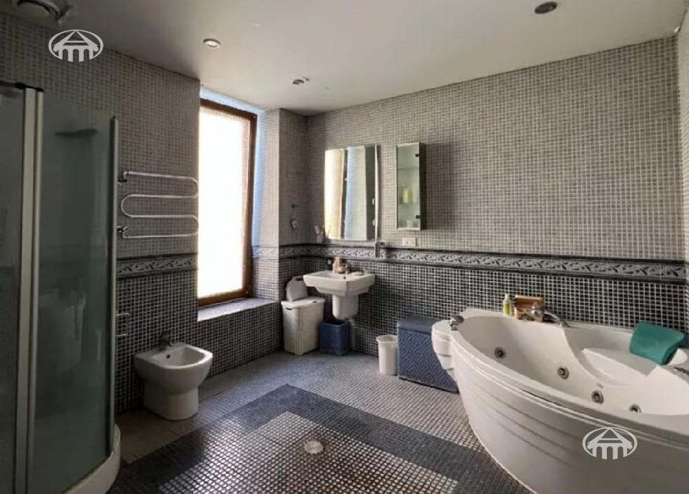 House · 5 rooms · 435 m² · Yerevan