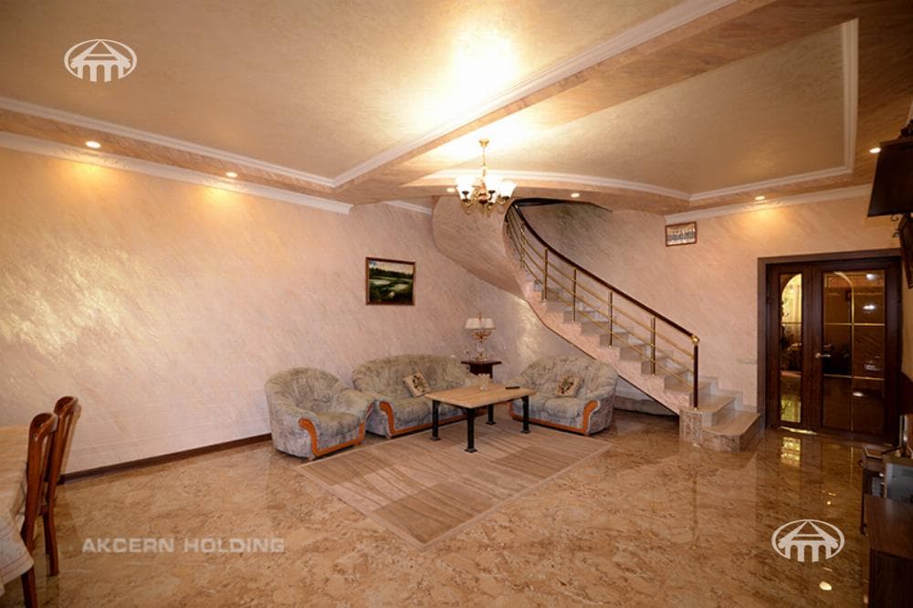 House · 272 m² · Yerevan