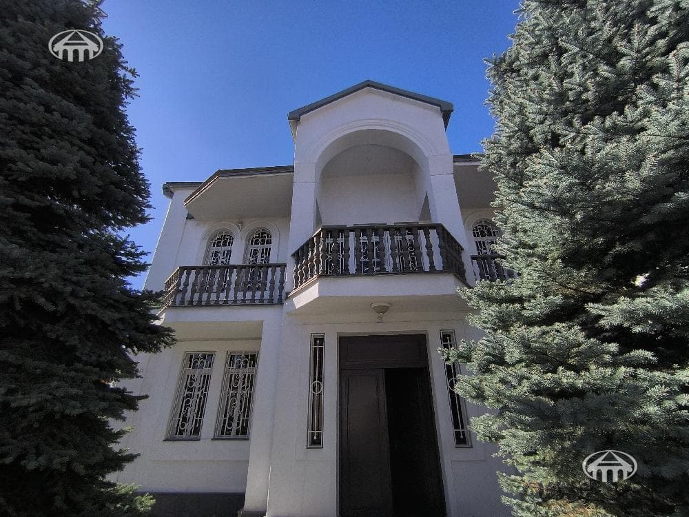 Особняк · 7 комн. · 719 м² · Ереван
