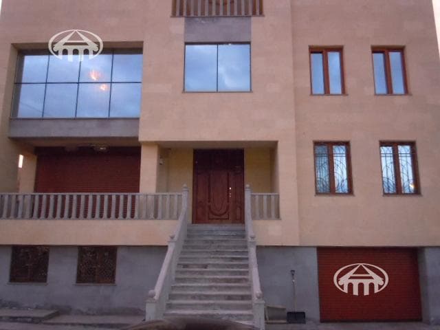 Քոթեջ · 812 մ² · Երևան