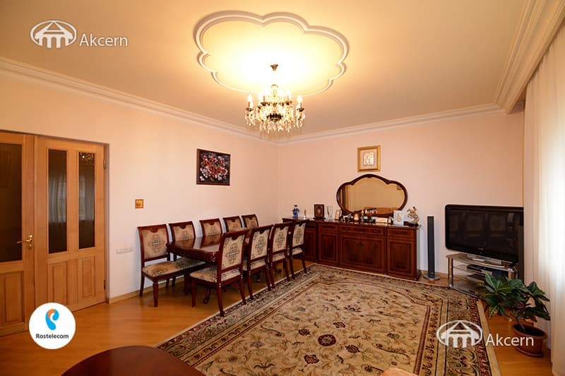 House · 451 m² · Yerevan
