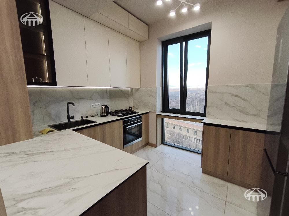 Квартира · 4 комн. · 105 м² · Ереван