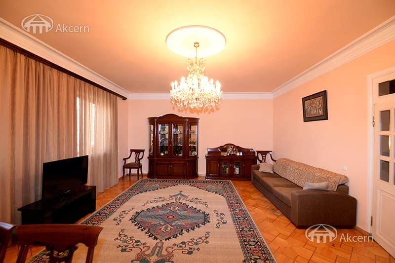 House · 7 rooms · 460 m² · Yerevan