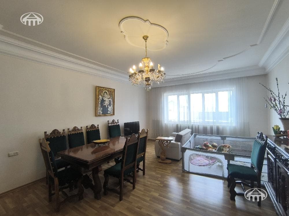 House · 5 rooms · 489 m² · Yerevan