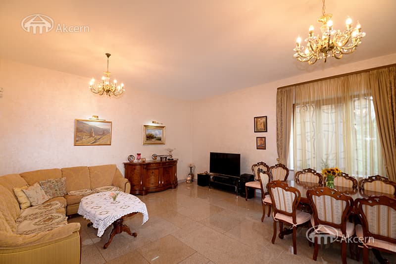 Особняк · 5 комн. · 270 м² · Ереван