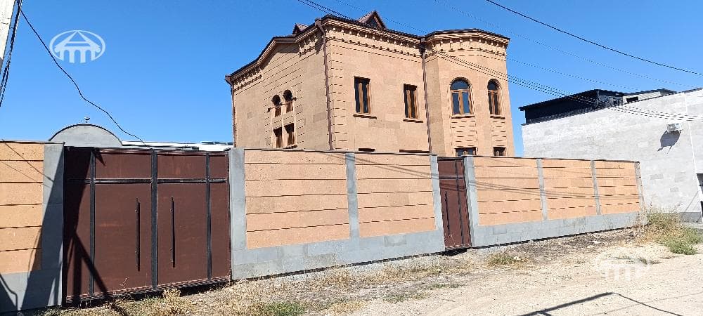 Քոթեջ · 5 սեն. · 439 մ² · Երևան