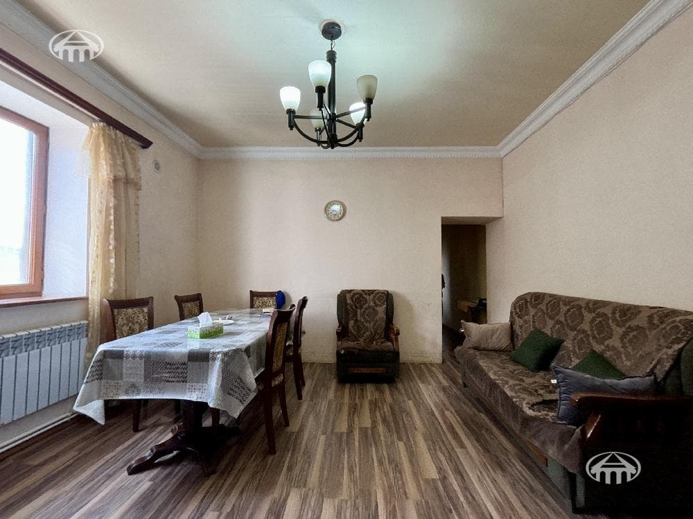 House · 100 m² · Yerevan
