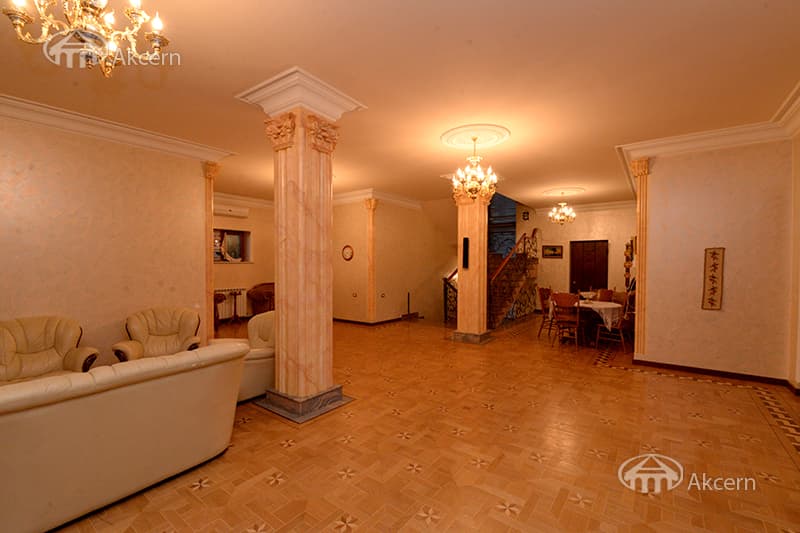 Քոթեջ · 680 մ² · Երևան