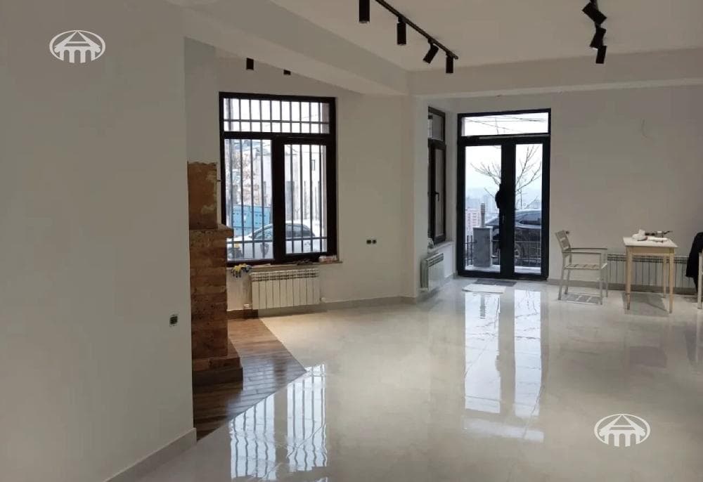 Գրասենյակ · 242 մ² · Երևան