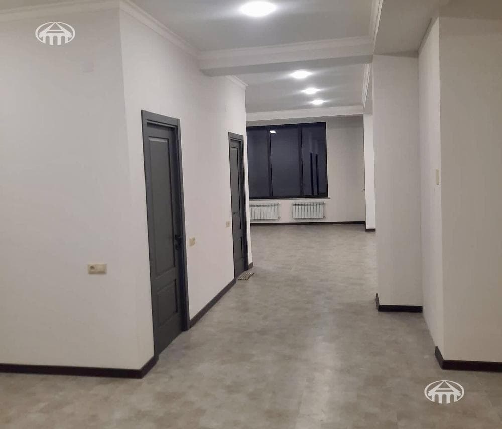 House · 468 m² · Yerevan