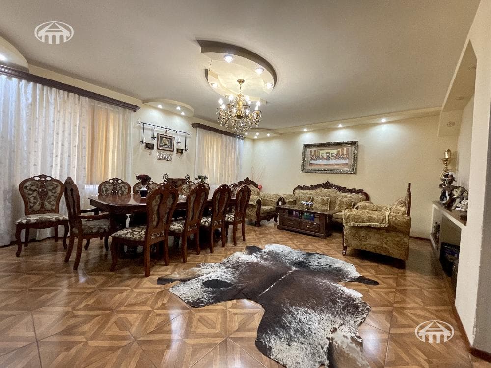 House · 362 m² · Yerevan