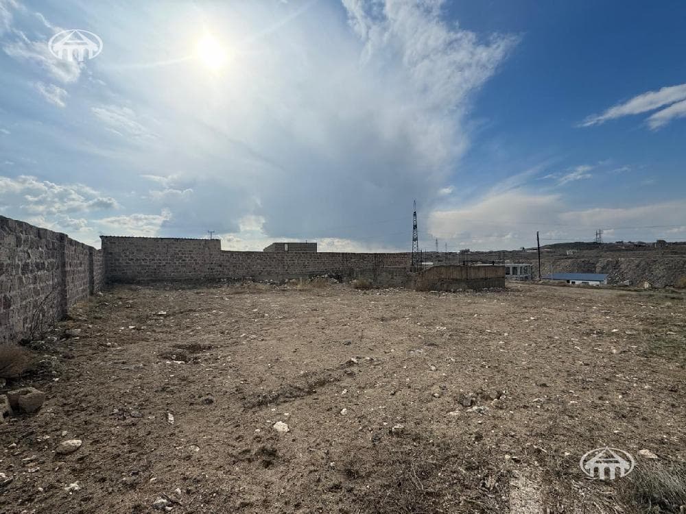 Հողատարածք · 700 մ² · Քանաքեռավան
