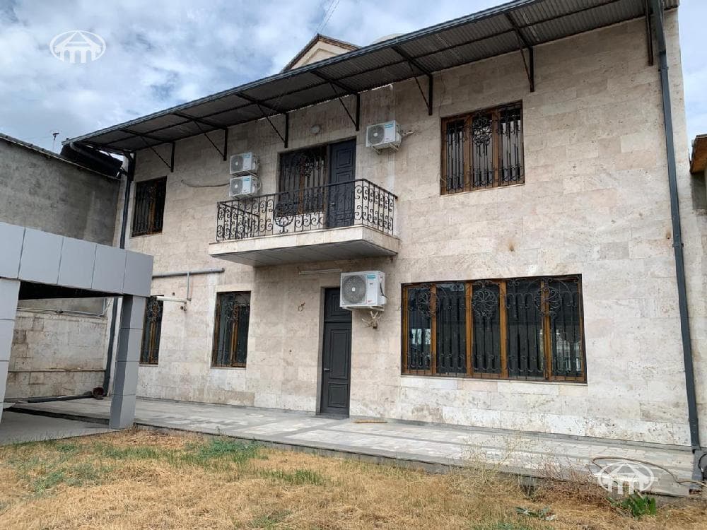 House · 537 m² · Yerevan