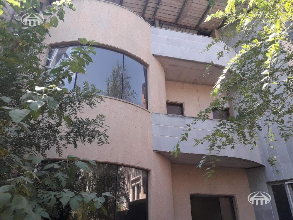 House · 9 rooms · 708 m² · Yerevan