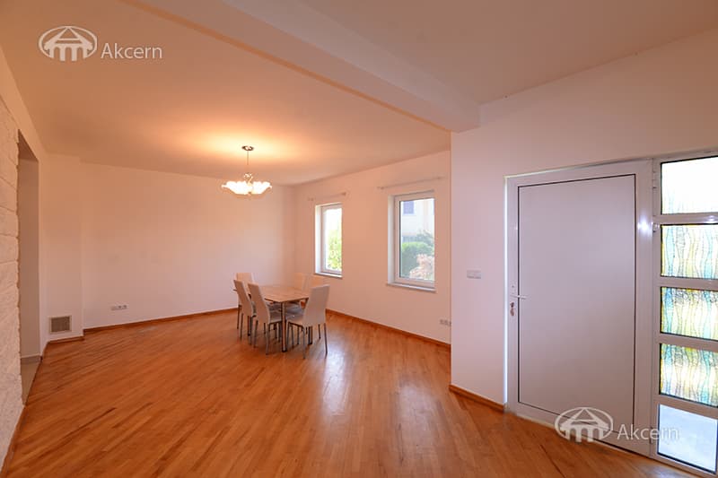 House · 5 rooms · 144 m² · Vahagni