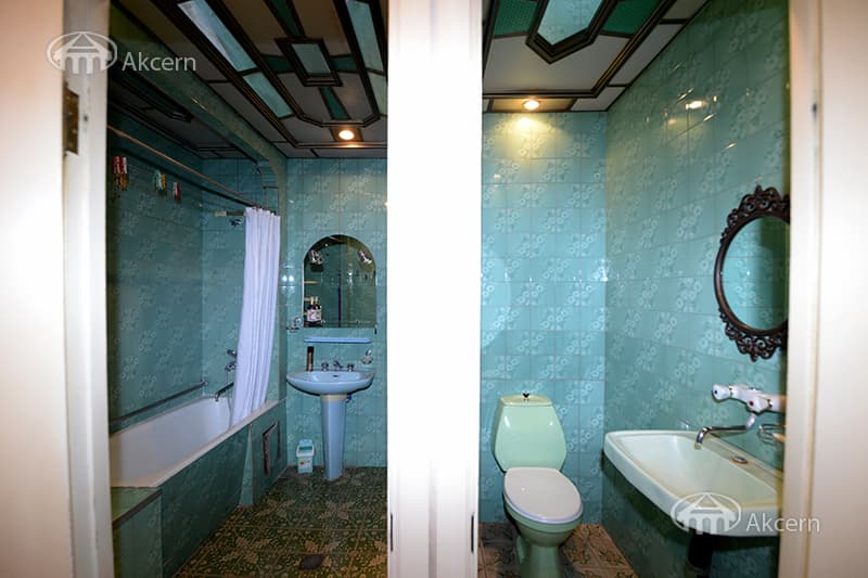 House · 557 m² · Yerevan