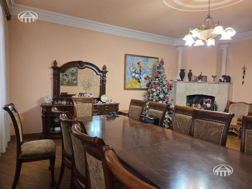 House · 6 rooms · 865 m² · Yerevan