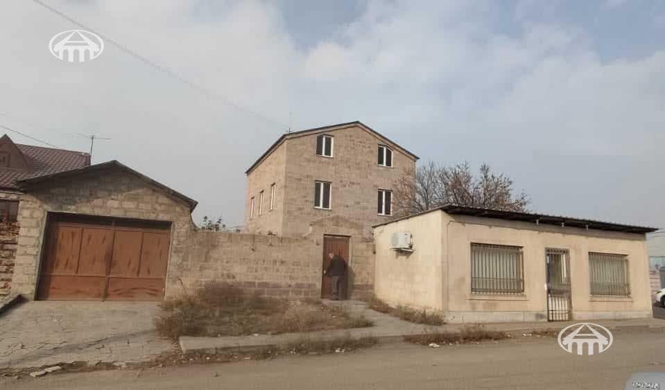 Дом · 304 м² · Ереван