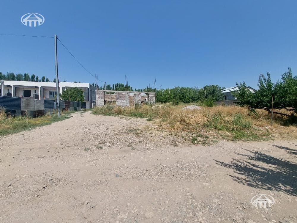 Land · 420 m² · Arinj