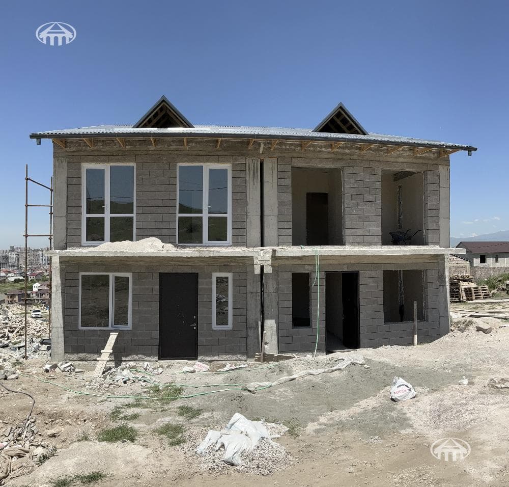 Townhouse · 122 m² · v. Arinj