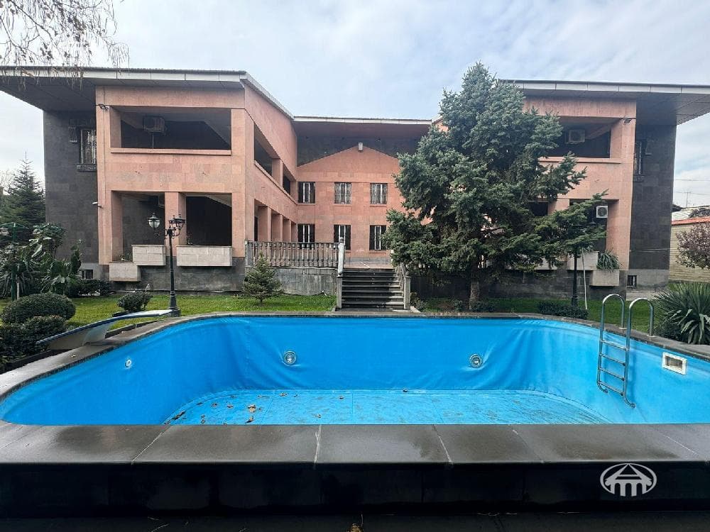 Особняк · 8 комн. · 1 100 м² · Ереван