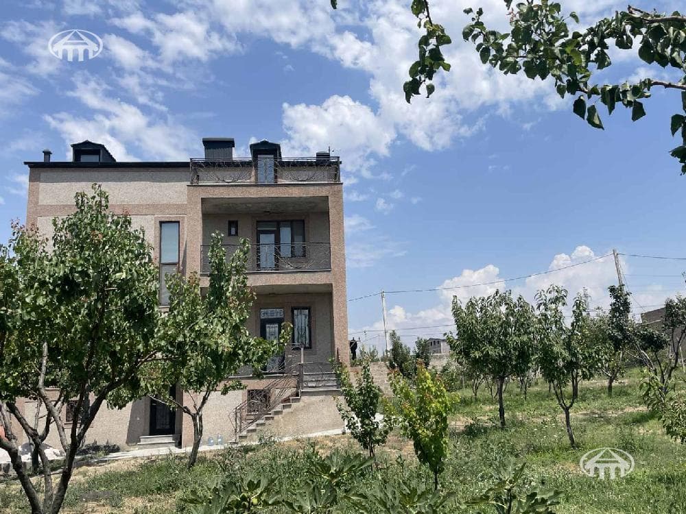 Mansion · 378 m² · Yerevan