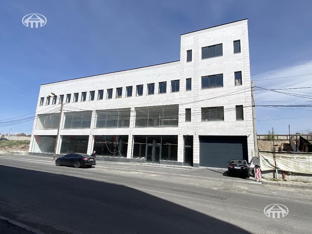 Офис · 2 450 м² · Ереван