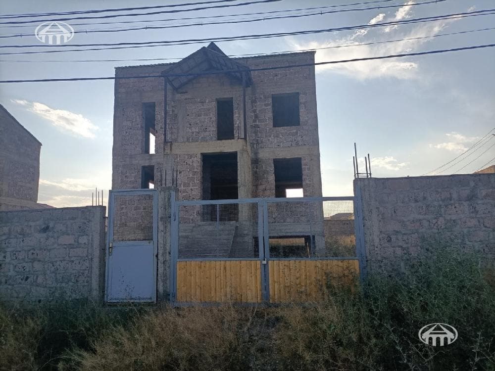 Քոթեջ · 5 սեն. · 310 մ² · Երևան