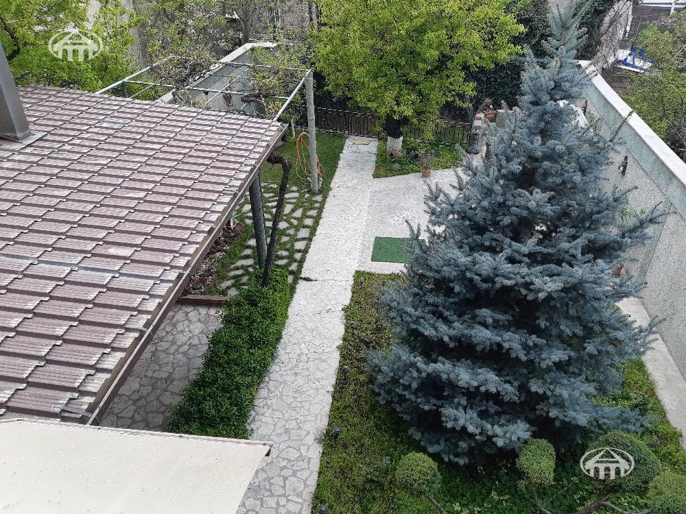 House · 392 m² · Yerevan
