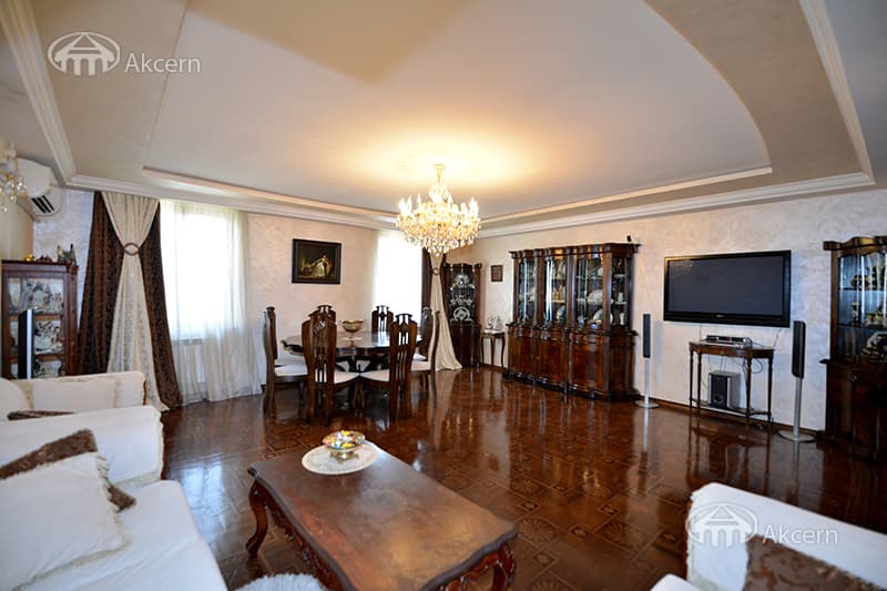 Квартира · 4 комн. · 173 м² · Ереван