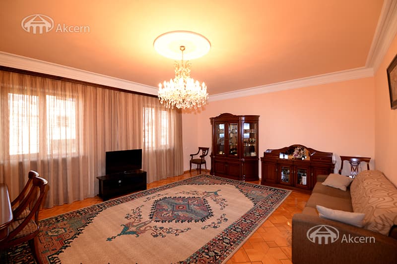 House · 460 m² · Yerevan