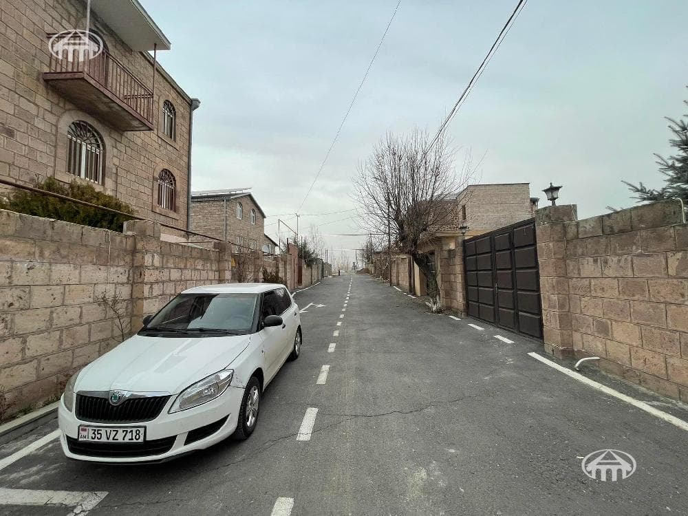 Ամառանոց · 313 մ² · Պտղնի 2
