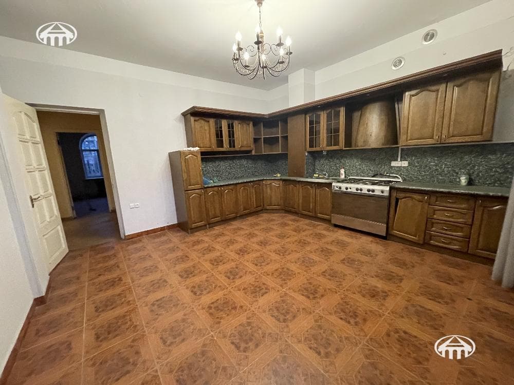 Особняк · 685 м² · Ереван