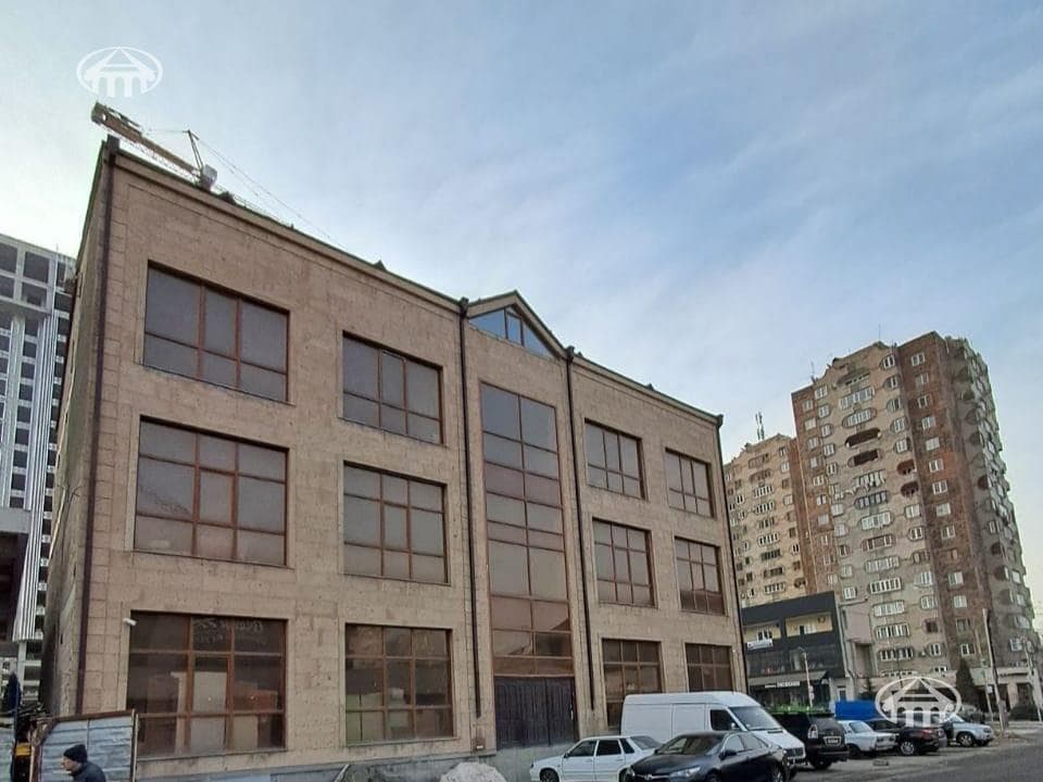 Офис · 1 600 м² · Ереван