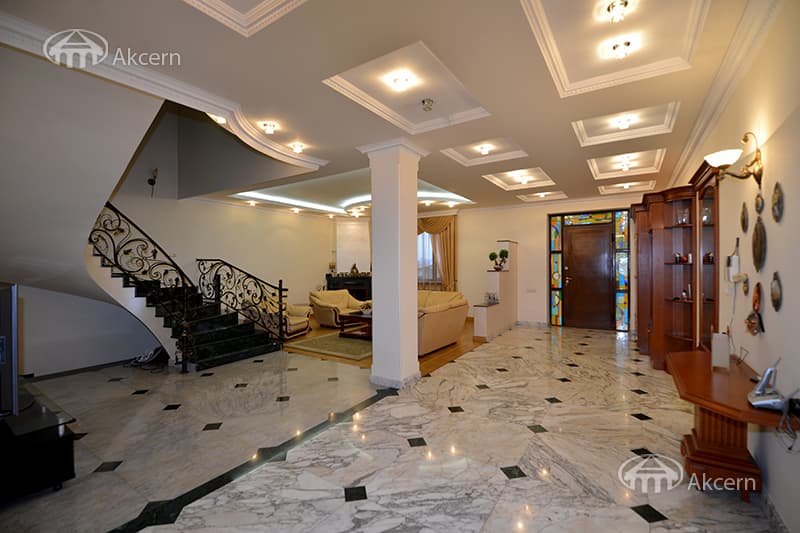 Քոթեջ · 5 սեն. · 440 մ² · Երևան