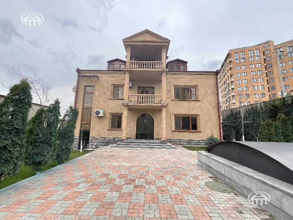 Քոթեջ · 9 սեն. · 808 մ² · Երևան