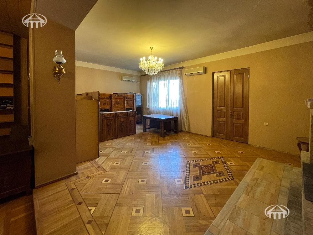 Առանձնատուն · 343 մ² · Երևան