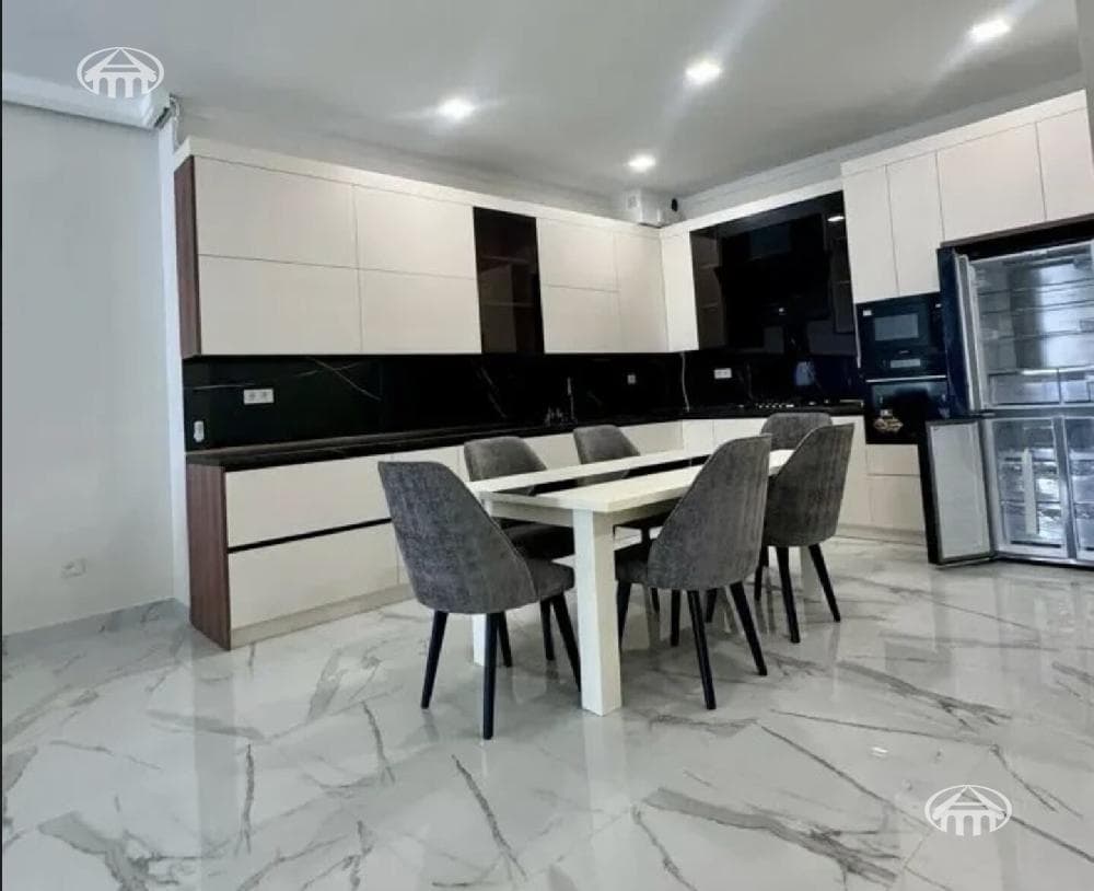 Квартира · 100 м² · Ереван