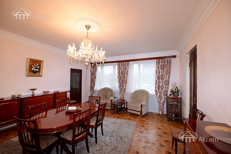 House · 300 m² · Yerevan