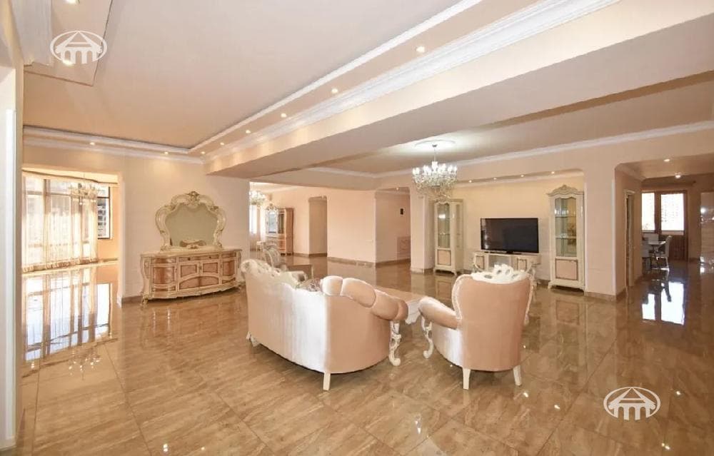 Բնակարան · 5 սեն. · 370 մ² · Երևան