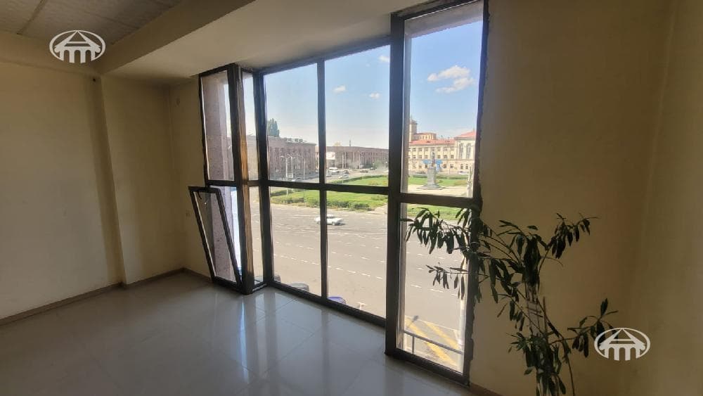 Office · 876 m² · Gyumri