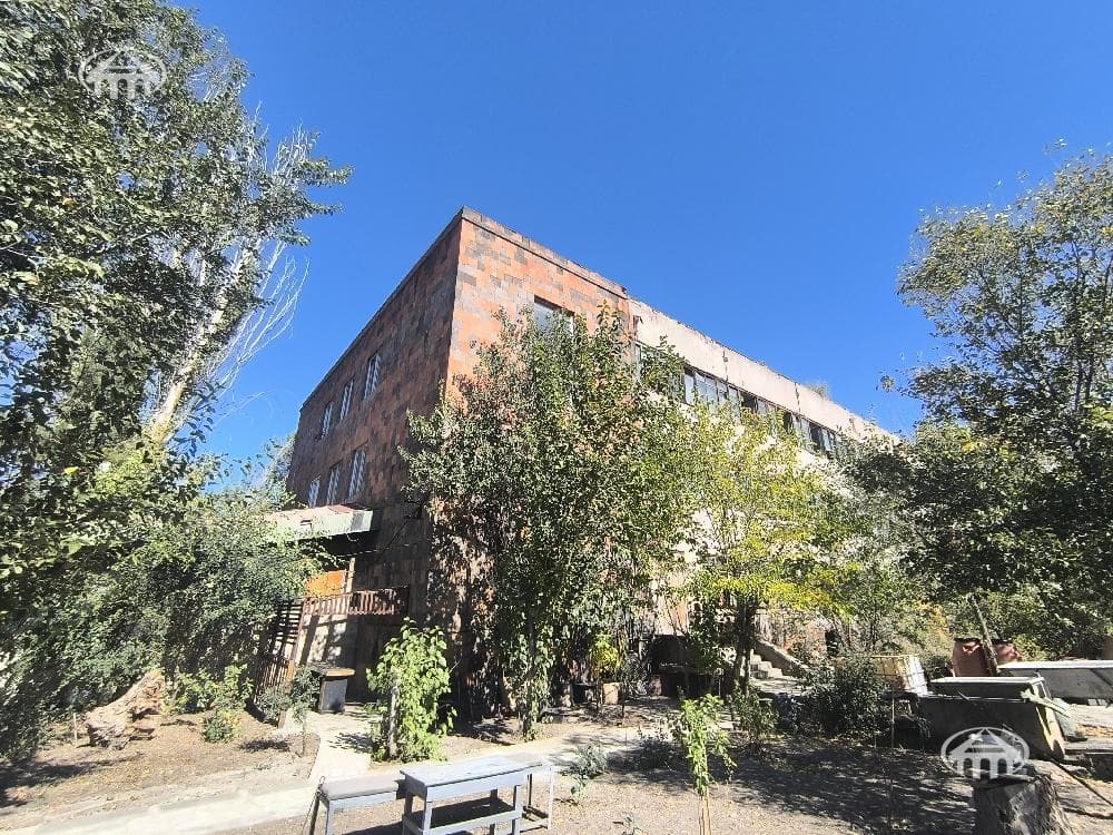 Участок · 100 000 м² · Ереван