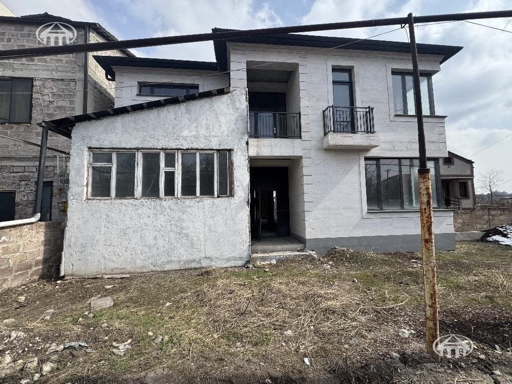 Քոթեջ · 453 մ² · Երևան