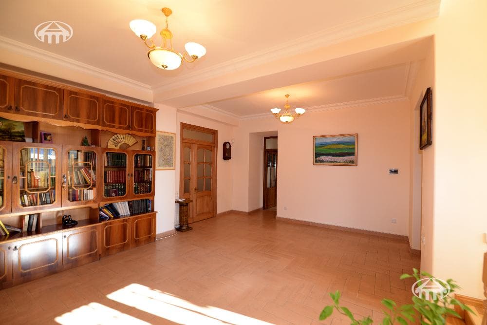 Mansion · 366 m² · Yerevan