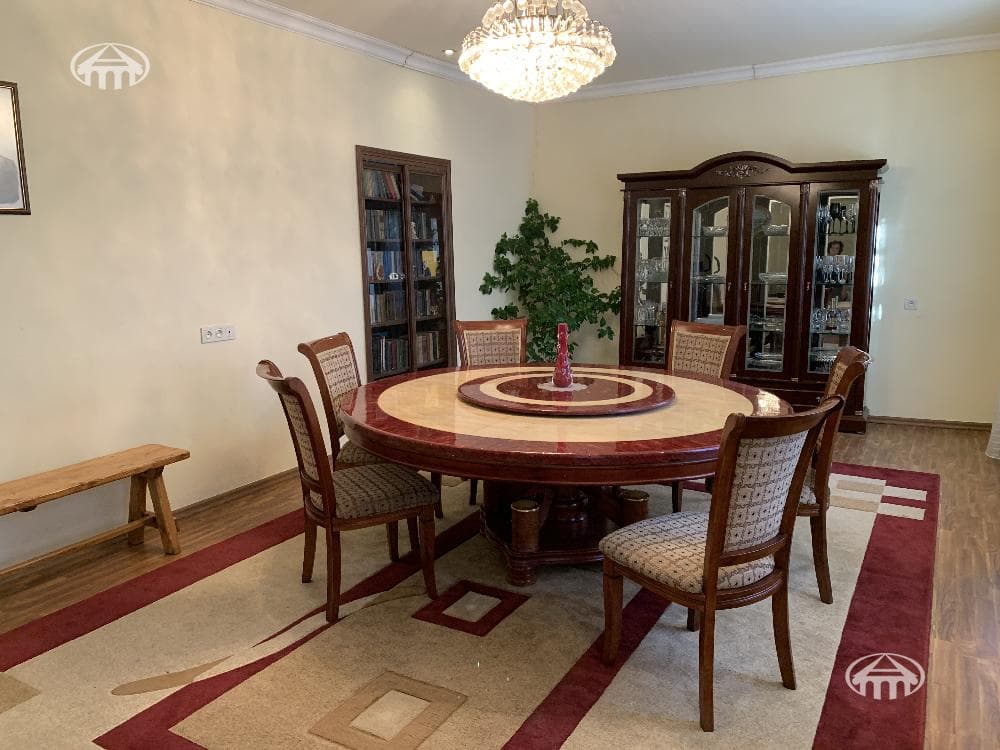 Дом · 241 м² · Ереван
