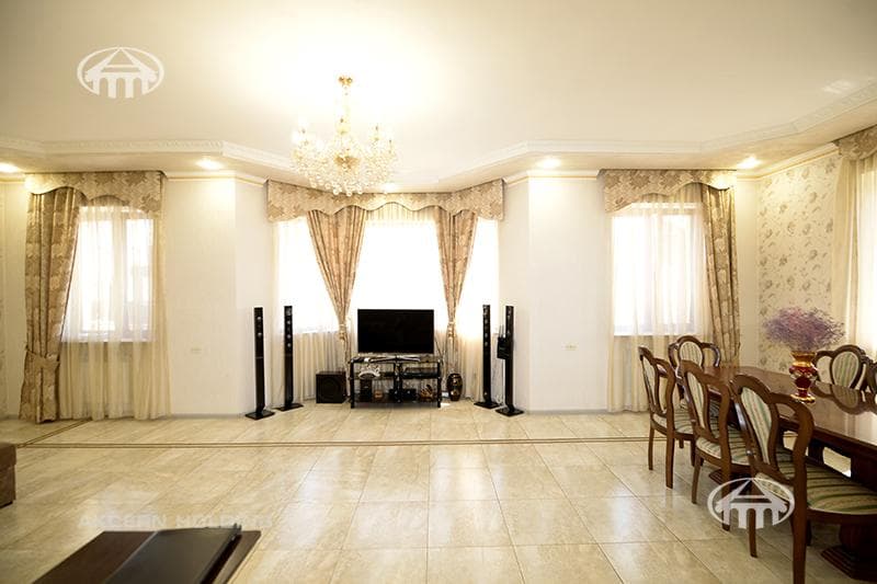 Особняк · 330 м² · с. Ариндж
