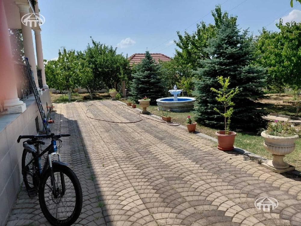Особняк · 311 м² · с. Мугни