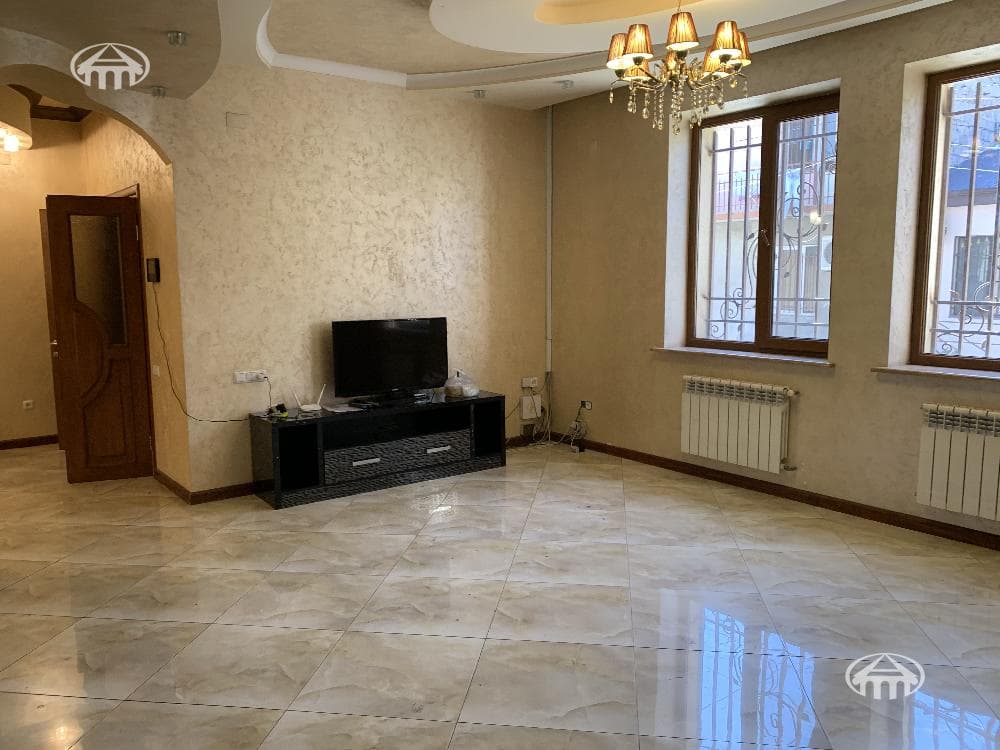 Քոթեջ · 4 սեն. · 328 մ² · Երևան