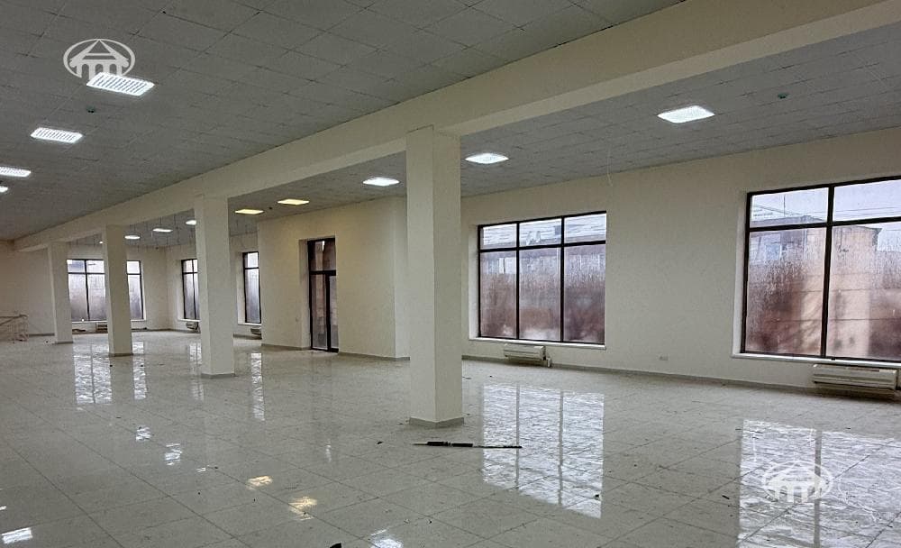 Retail · 484 m² · Ararat